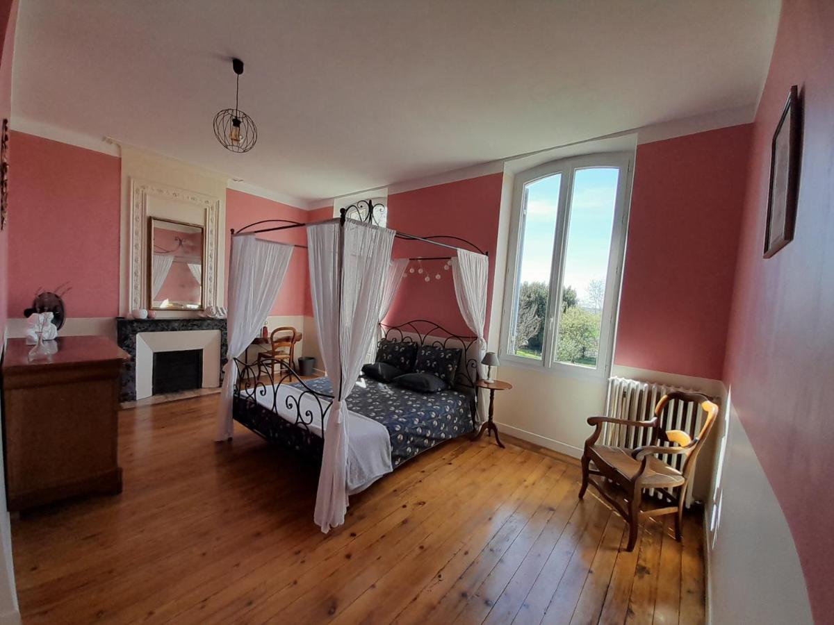 Semillac Domaine Du Grand Ormeau Bed & Breakfast エクステリア 写真